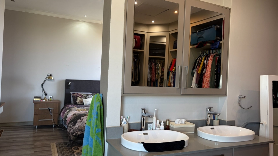 4 Bedroom Property for Sale in Grimbeeck Park North West